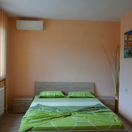 Guest house семейна къща “вълчеви” 3*